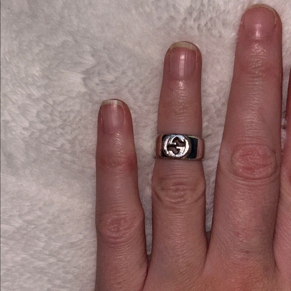 Gucci Silver Ring with Iconic interlocking GG Logo - Picture 2 of 7